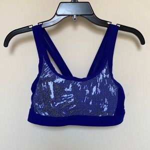 NWOT Under Armour Sports Bra in Small